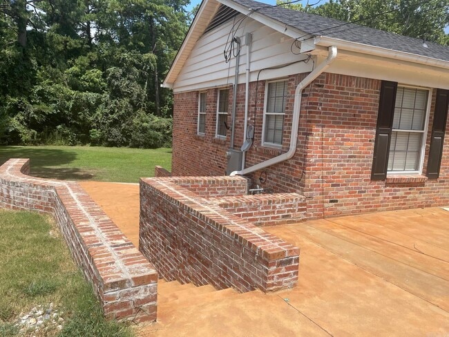 Building Photo - 620 Dyer Cir
