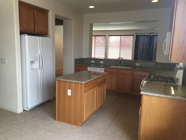Building Photo - COMING SOON! Single Story 4 Bed in Curti R...