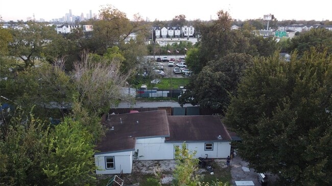 Building Photo - 1019 E 32nd St