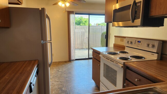 Foto del edificio - 2510 Hartnell Ave