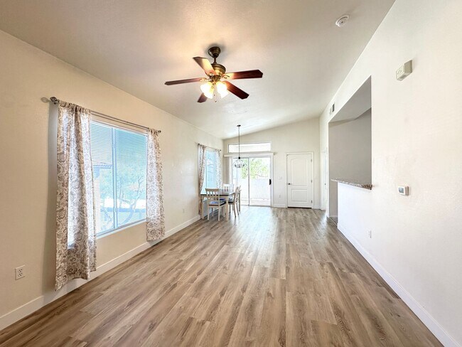 Foto del edificio - 2305 W Horizon Ridge Pkwy