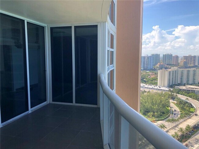 Foto del edificio - 18911 Collins Ave