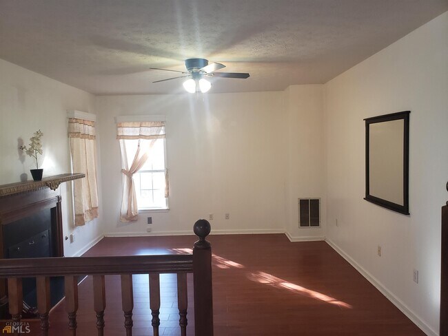 Foto del edificio - 408 Lake Front Ct