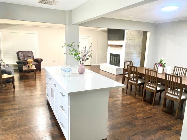 Foto del edificio - 12406 Nova Dr