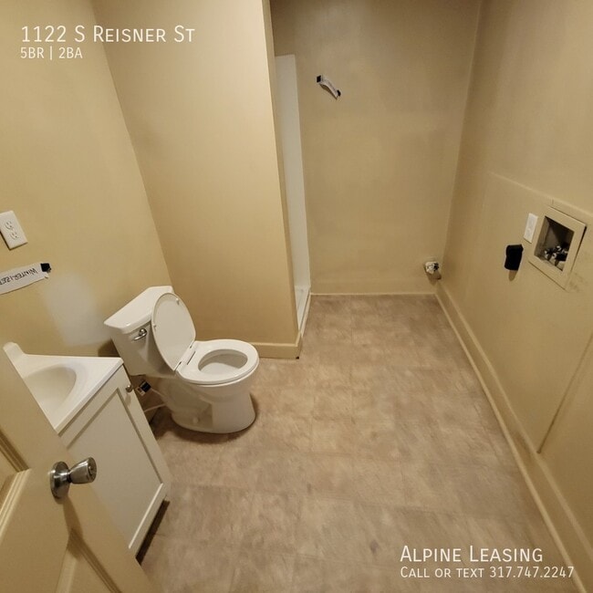 Building Photo - Southwest 5BR/2BA Home w/2-Car Garage!