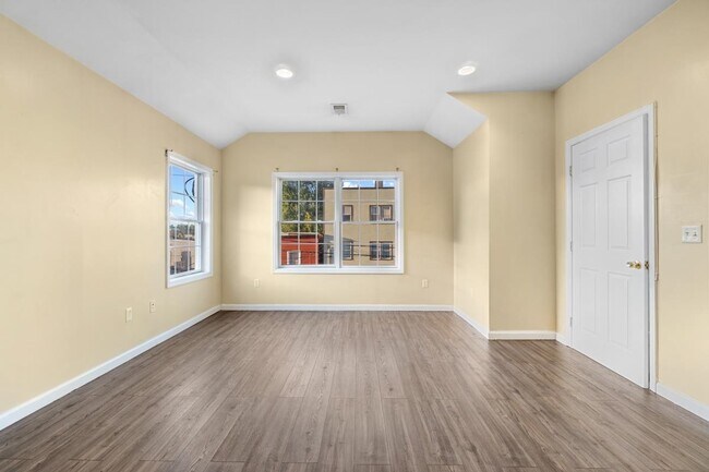 Building Photo - 47 E 17th St