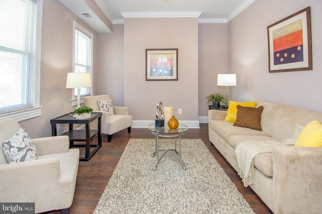 Foto del edificio - 5944 Addison Rd