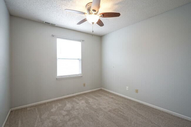 Foto del edificio - 14780 Fawn Hollow Ln