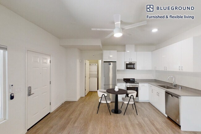 Building Photo - 1257 Lakeside Dr