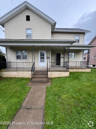 Building Photo - 132-132 S Apple St