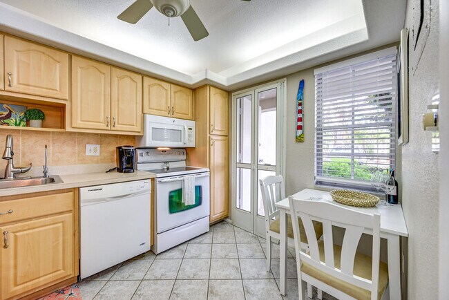 Building Photo - 7452 W Country Club Dr N