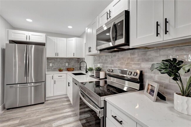 Foto del edificio - 6660 17th Ln N