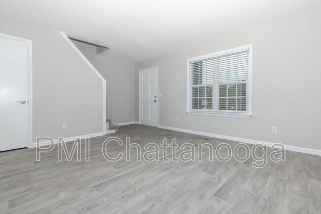 Foto del edificio - 331 Cloud Spring Rd