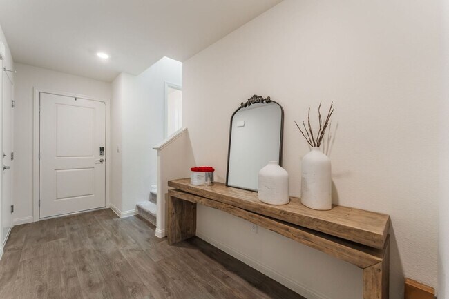 Foto del edificio - Amazing Almost New Townhome in No. Las Vegas