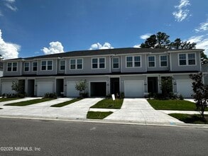 Building Photo - 611 Holly Lks Dr
