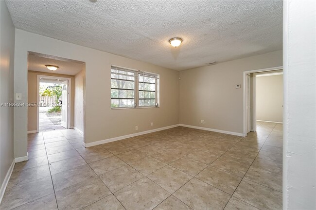 Building Photo - 122 Allen Rd