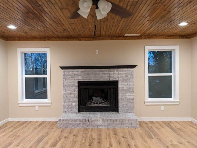 Building Photo - 560 Highland Ave