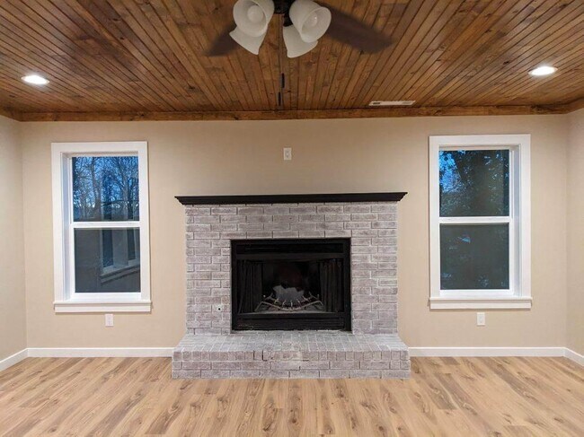 Foto del edificio - 560 Highland Ave