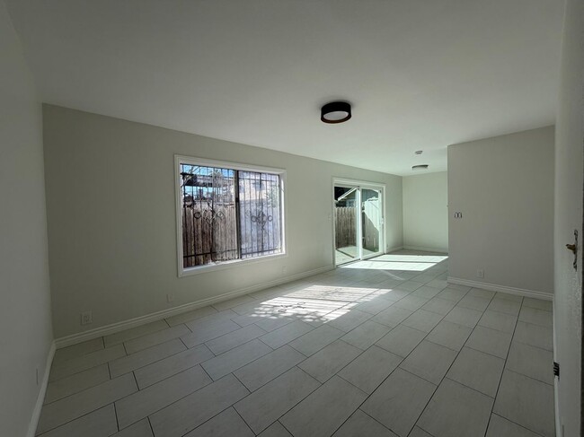 Foto del edificio - 2052 Lewis Ave