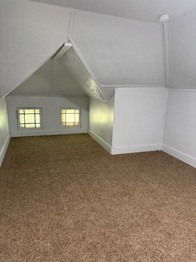Building Photo - 4bd Single Cash Pay/Section 8