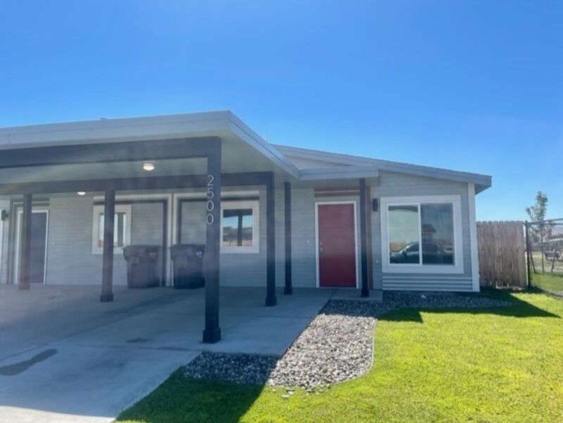Foto principal - 2500 Blaine St