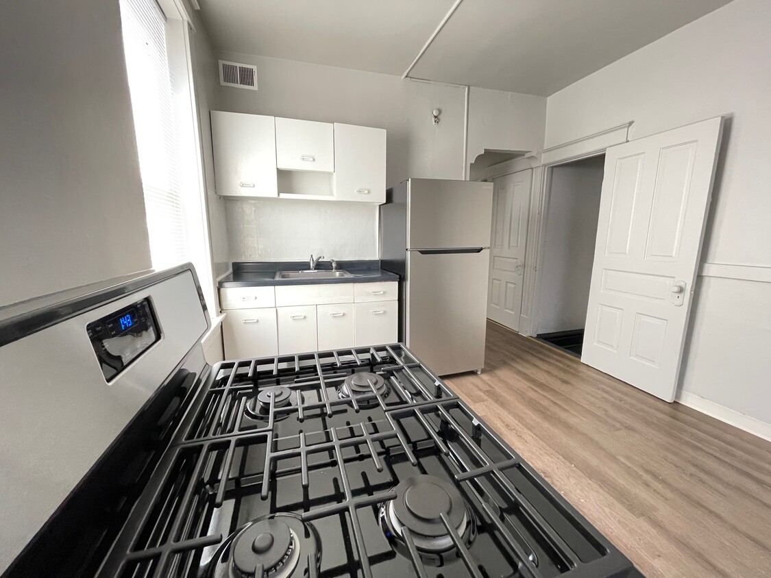 Foto principal - 549 Bates St