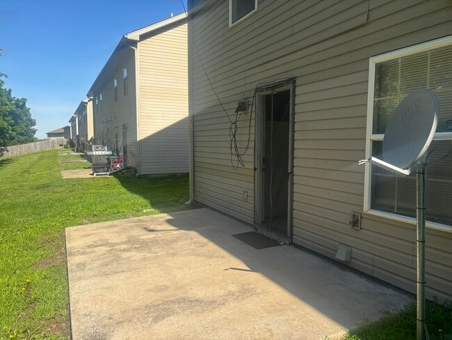 Building Photo - 1320 Raleigh Dr