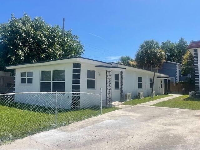 Photo - 304 N Tamarind Avenue Unit