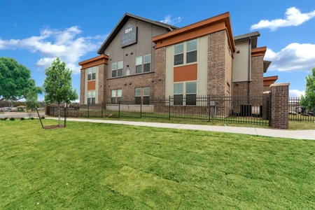 Building Photo - Boston Heights