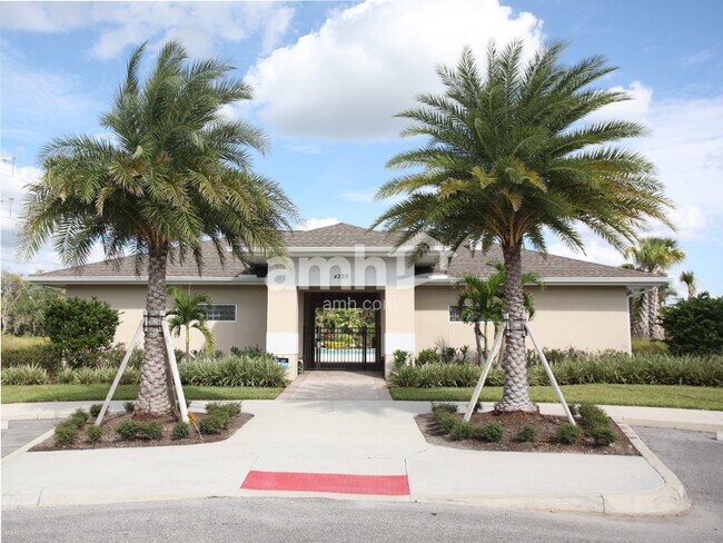 Foto del edificio - 4510 Windy Hammock Way