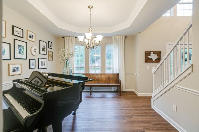 Foto del edificio - 4 bed, 2.5 bath w/ 2 Car Garage, Franklin School District