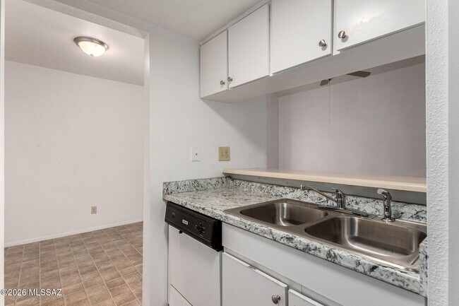 Foto del edificio - 1620 N Wilmot Rd