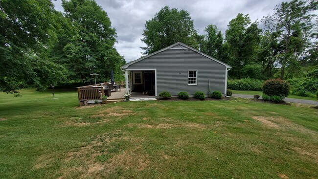 Building Photo - 71 Woodchuck Hill Rd