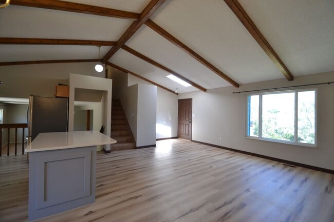 Building Photo - Westside 4 Bedroom with AC!