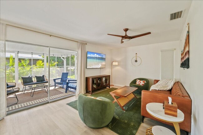 Building Photo - 113 Base Ave W