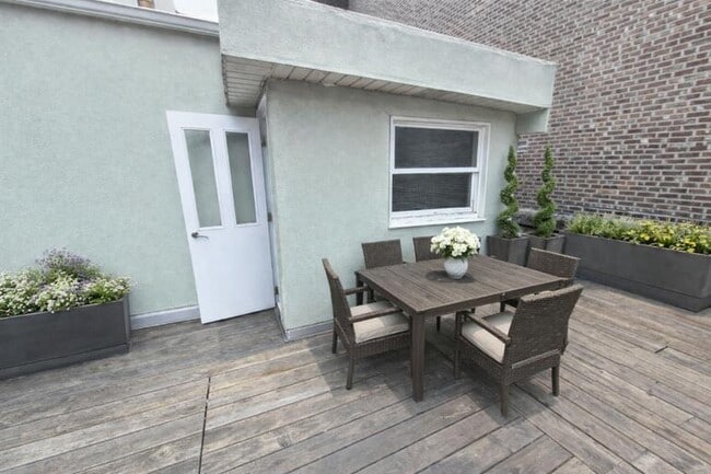 Building Photo - 221 E 23rd St