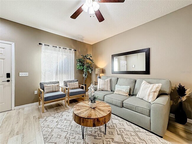 Building Photo - 8986 Shine Dr