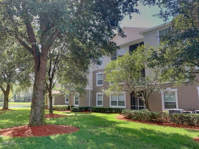 Building Photo - 10550 Baymeadows Rd
