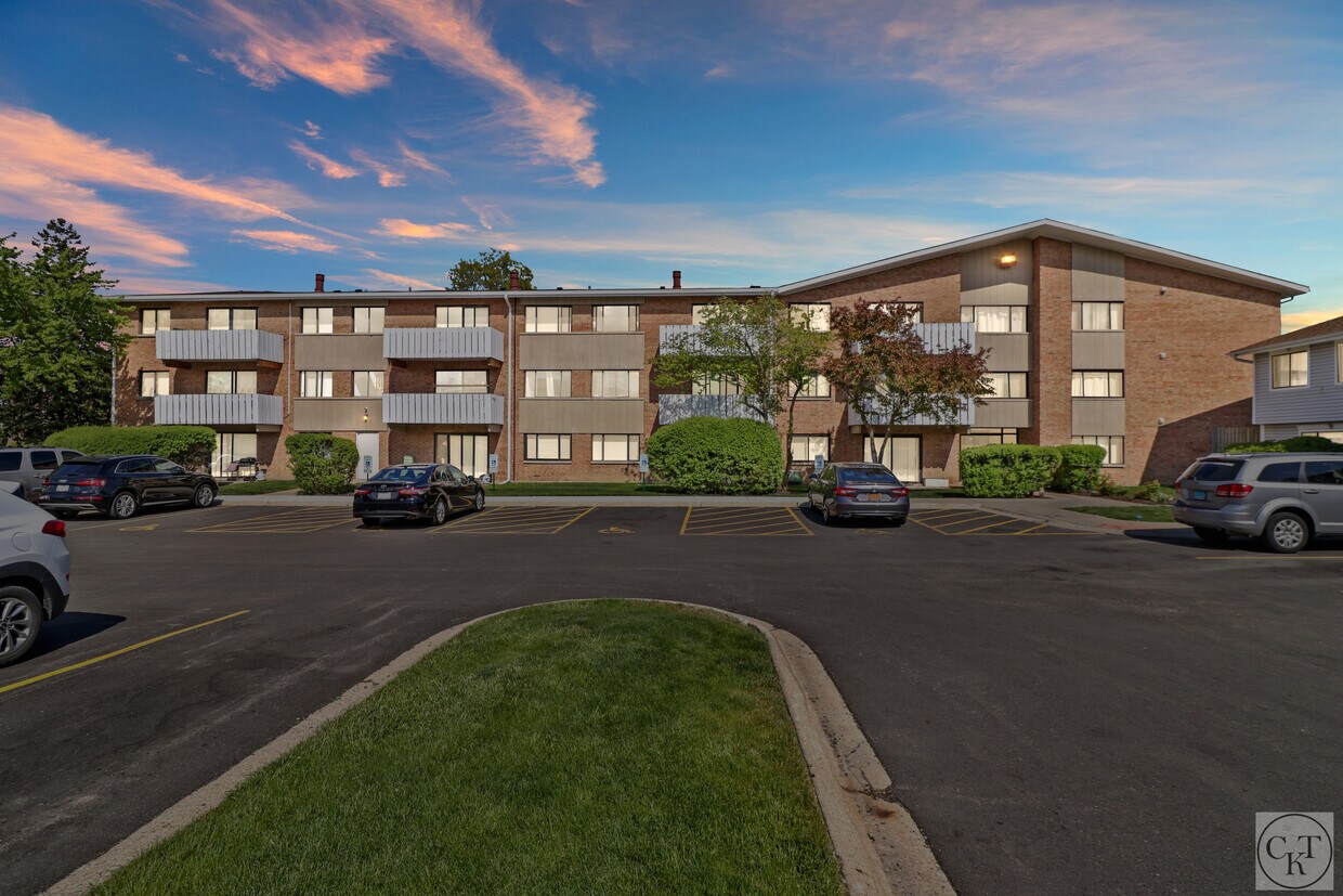 1000 Bayside Dr Unit 106, Palatine, IL 60074 Condo for Rent in