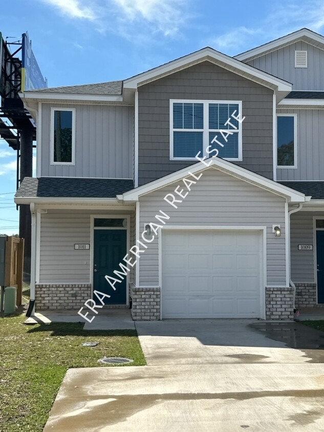 Foto principal - 1011 Skylark Rd