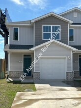 Building Photo - 1011 Skylark Rd