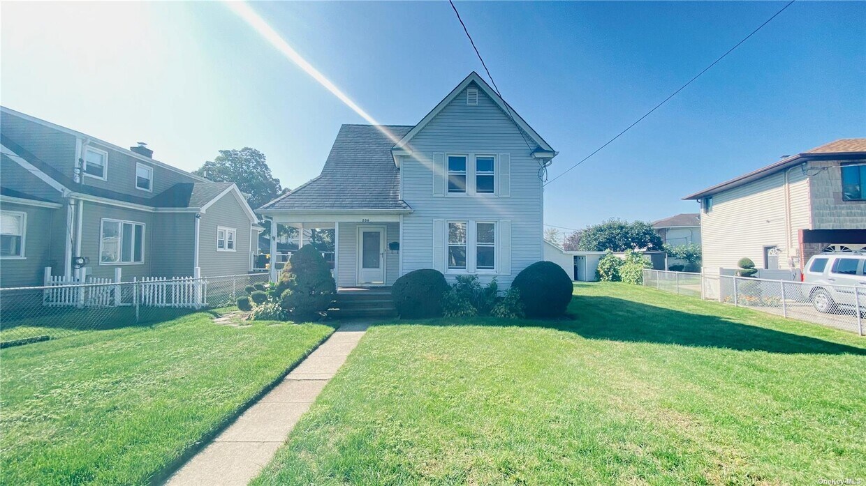 206 Mott St, Oceanside, NY 11572 House Rental in Oceanside, NY