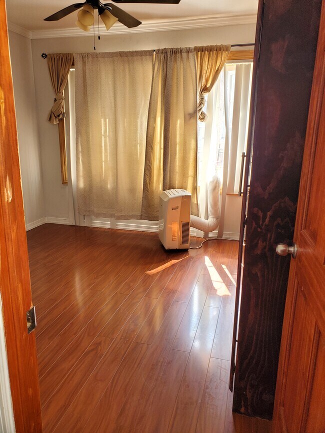Habitación 1 - 11059 107th St