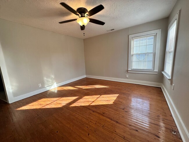 Foto del edificio - Updated 2 Bed - 1 Bath in Westmoreland