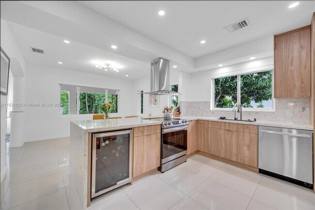 Foto del edificio - 741 NE 87th St