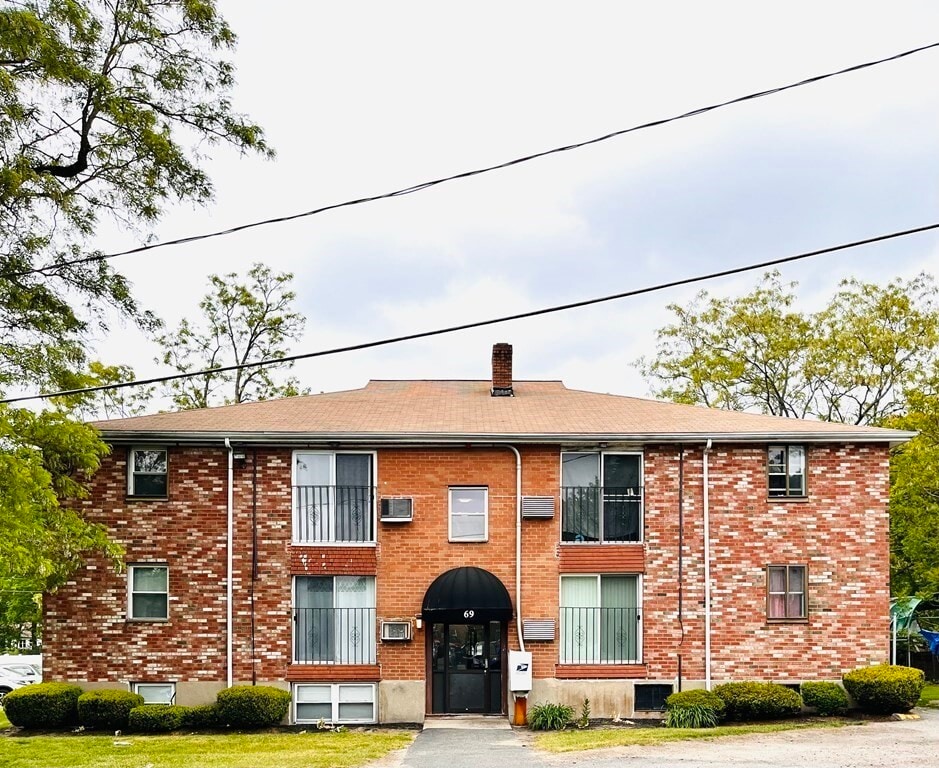 69 W Elm Terrace Unit 11, Brockton, MA 02301 Condo for Rent in Brockton, MA