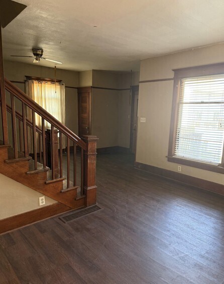 Foto del edificio - 947 W 8th St