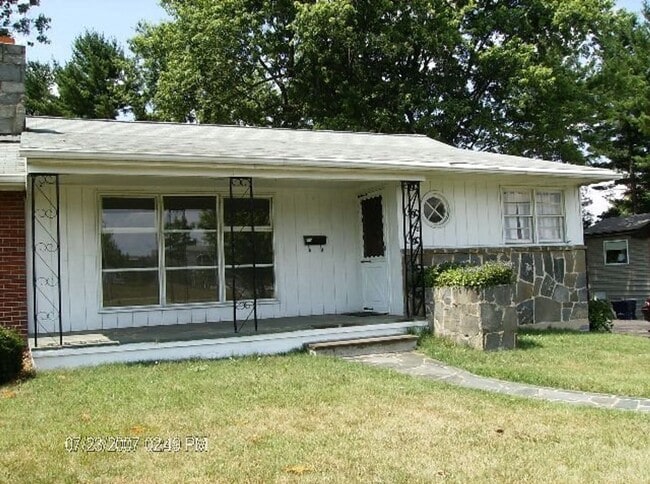 3 Bedroom, 2 Bath House - 3 Bedroom, 2 Bath House