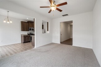 Building Photo - 132 Clingstone Trl