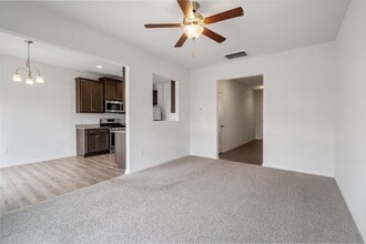 Building Photo - 132 Clingstone Trl